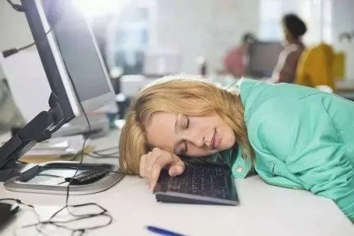 睡前用电脑有什么危害？